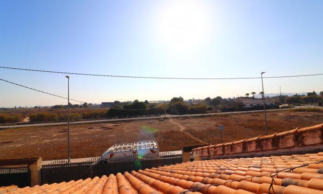 Resale - Villa -
Almoradi - El Saladar