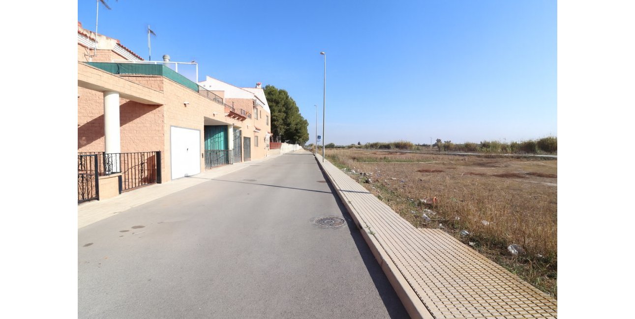 Resale - Villa -
Almoradi - El Saladar
