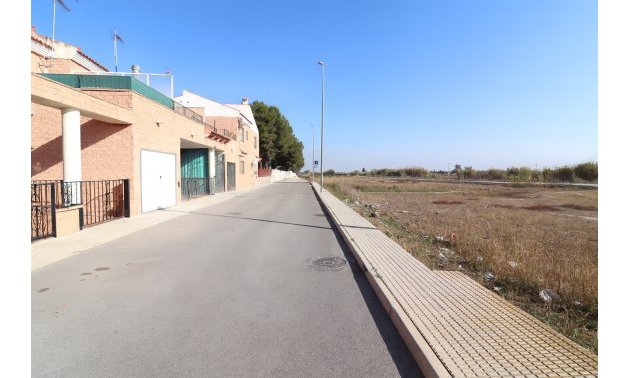 Resale - Villa -
Almoradi - El Saladar