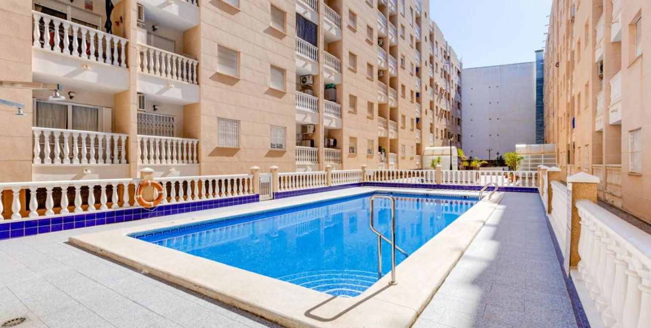 Resale - Apartment / flat -
Torrevieja - Playa del Cura