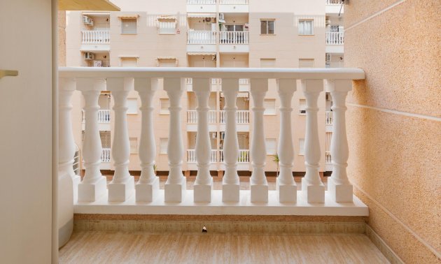 Resale - Apartment / flat -
Torrevieja - Playa del Cura