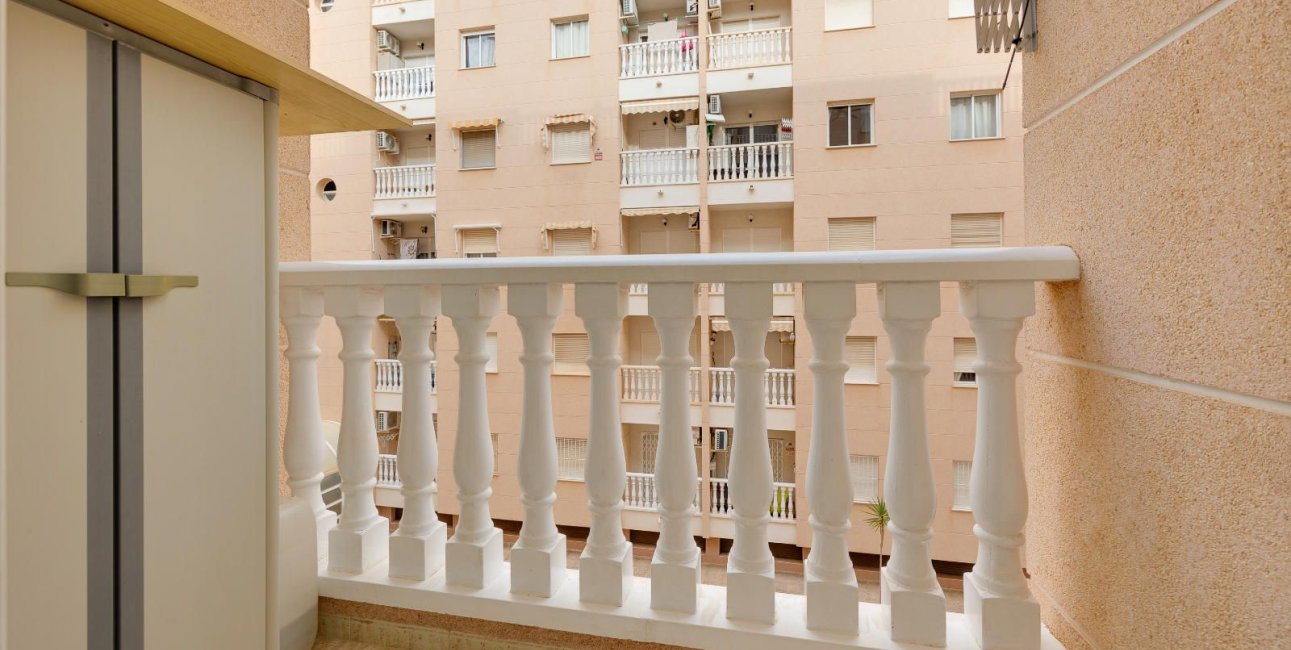 Resale - Apartment / flat -
Torrevieja - Playa del Cura