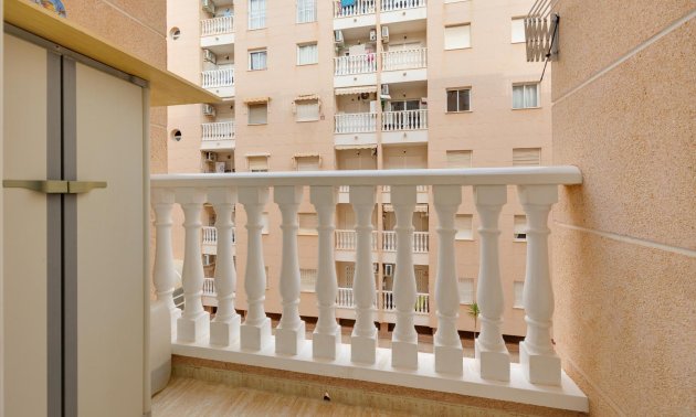 Resale - Apartment / flat -
Torrevieja - Playa del Cura