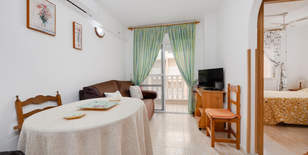 Resale - Apartment / flat -
Torrevieja - Playa del Cura