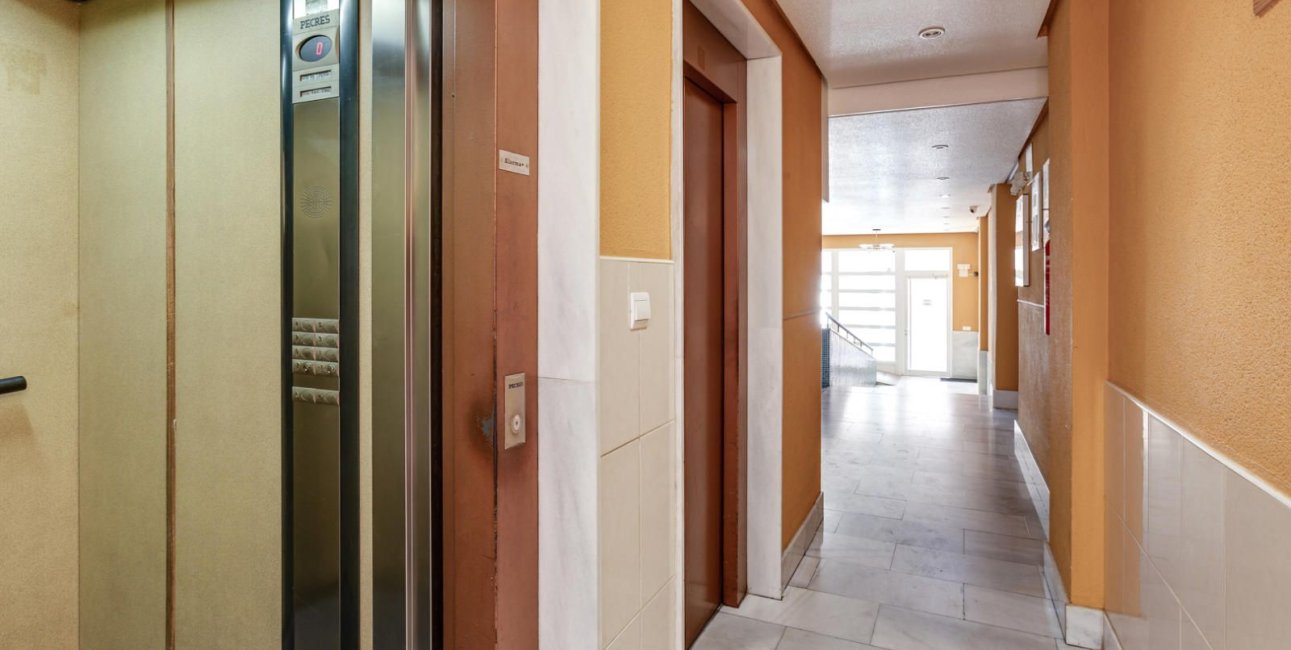 Resale - Apartment / flat -
Torrevieja - Playa del Cura