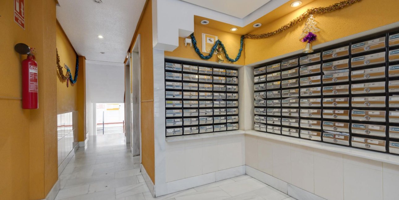 Resale - Apartment / flat -
Torrevieja - Playa del Cura