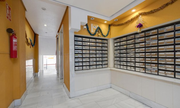 Resale - Apartment / flat -
Torrevieja - Playa del Cura