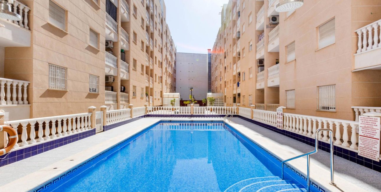 Resale - Apartment / flat -
Torrevieja - Playa del Cura