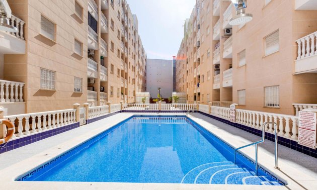 Resale - Apartment / flat -
Torrevieja - Playa del Cura