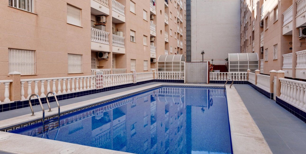 Resale - Apartment / flat -
Torrevieja - Playa del Cura