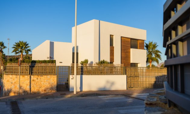 Resale - Villa -
Algorfa - La Finca Golf Resort