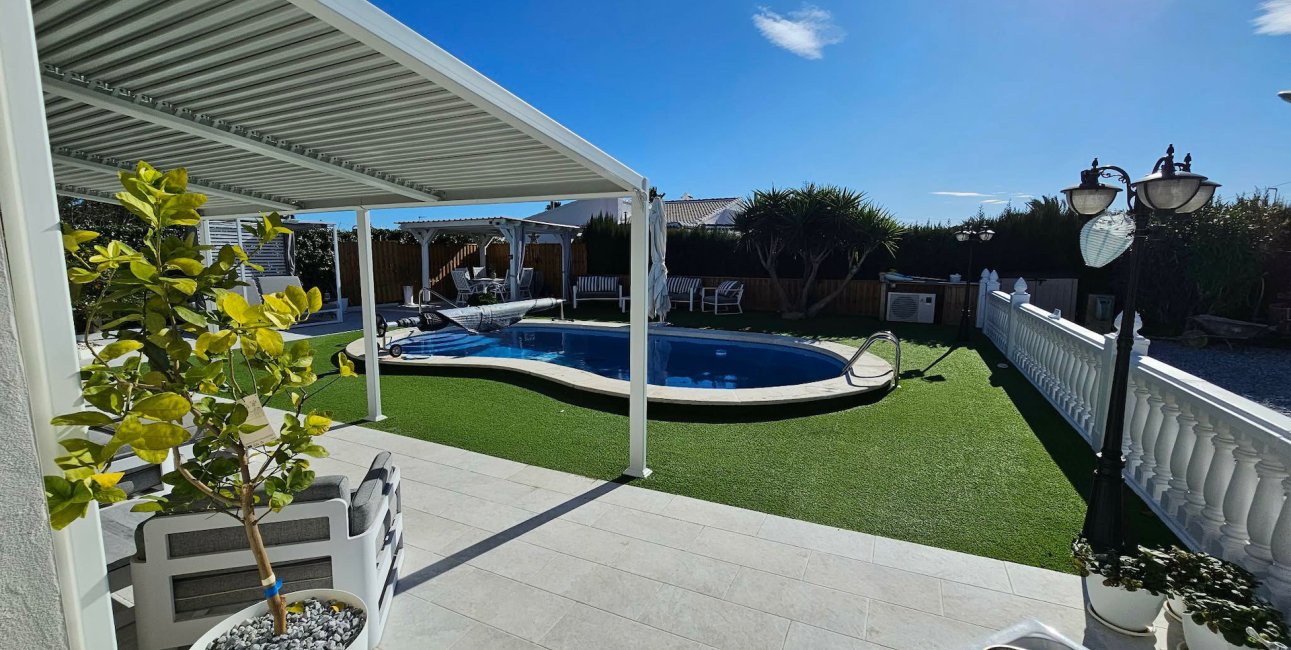 Reventa - Villa -
La Marina