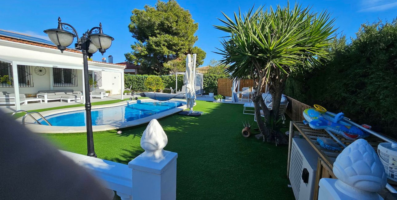 Reventa - Villa -
La Marina