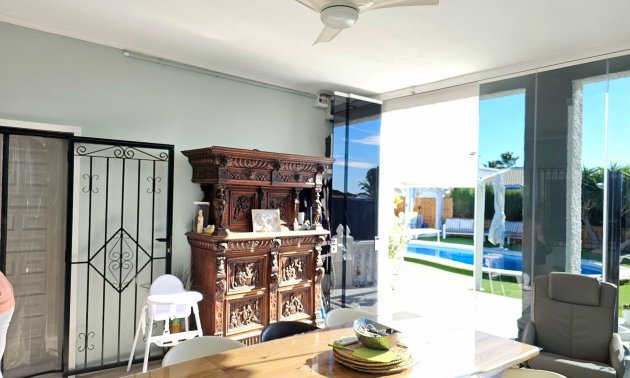 Reventa - Villa -
La Marina