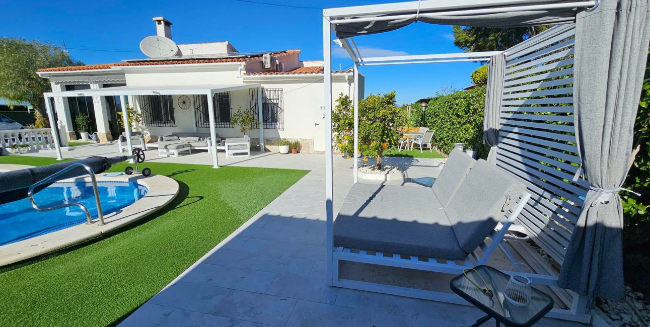 Reventa - Villa -
La Marina