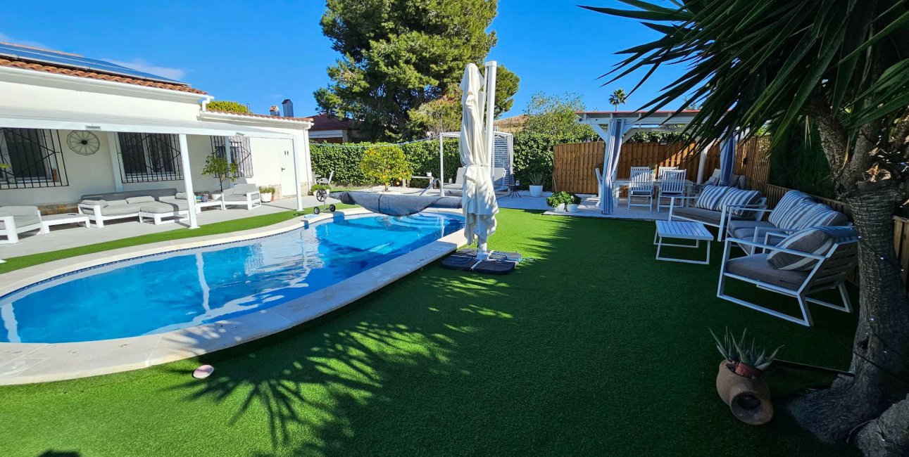 Reventa - Villa -
La Marina