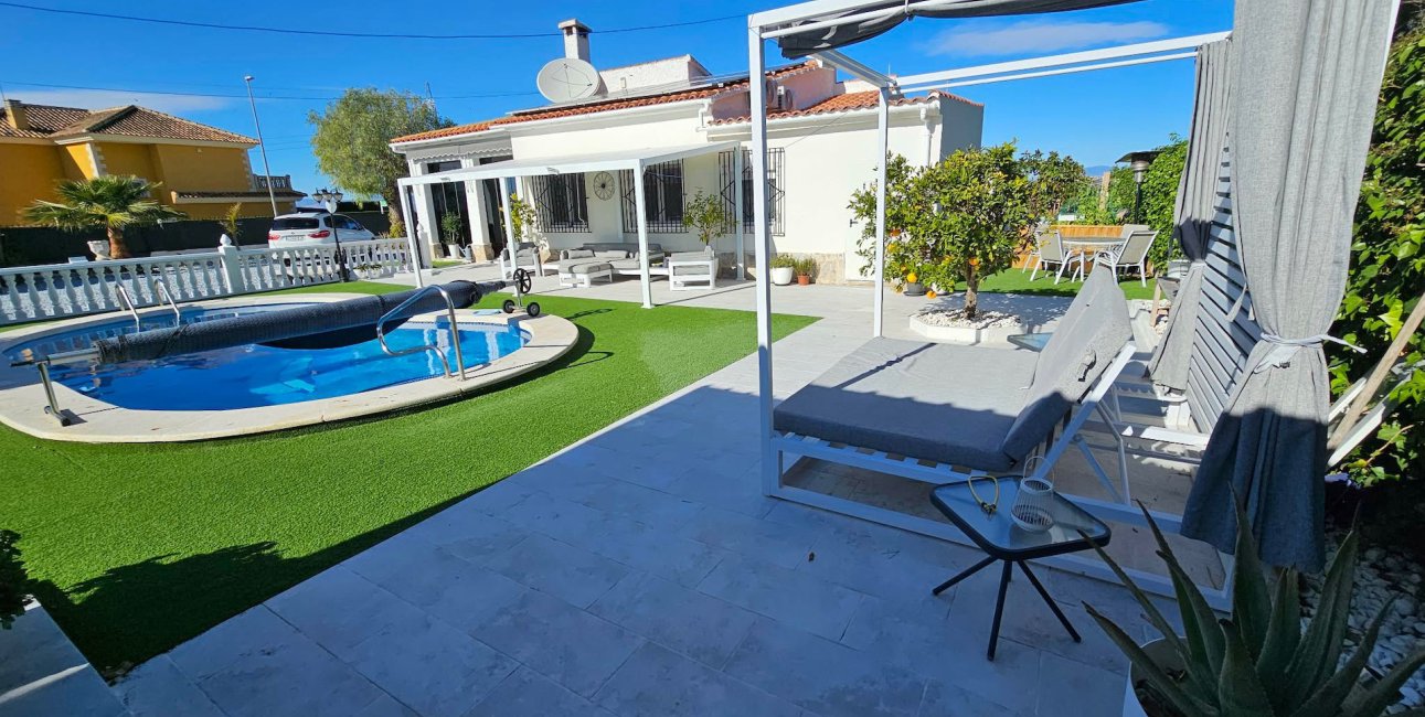 Reventa - Villa -
La Marina