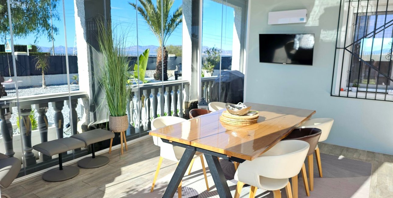 Reventa - Villa -
La Marina