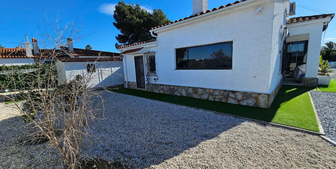 Reventa - Villa -
La Marina