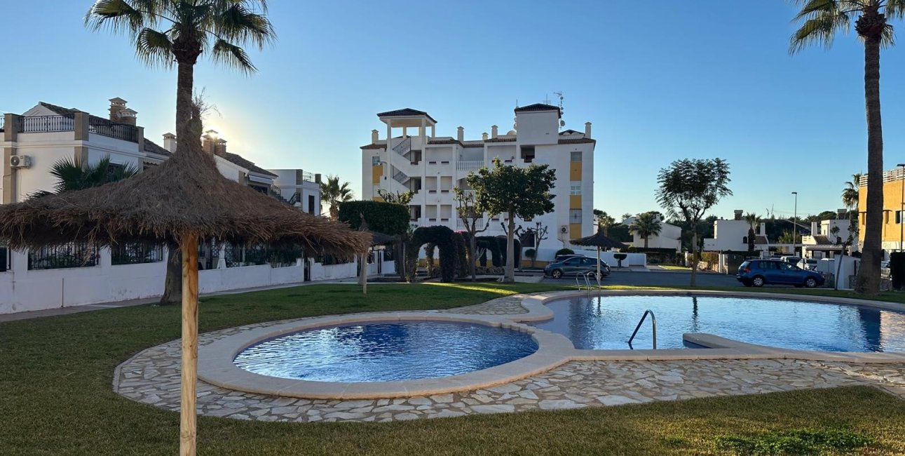 Resale - Apartment / flat -
Orihuela Costa - Campoamor