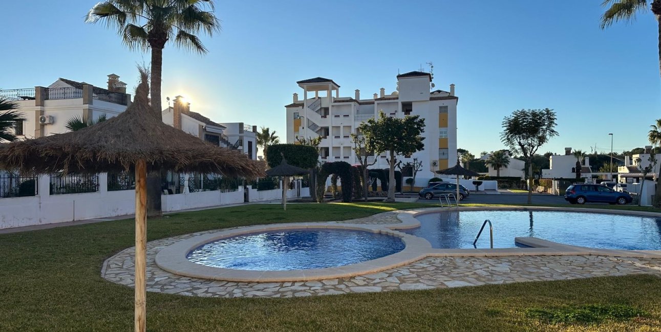 Resale - Apartment / flat -
Orihuela Costa - Campoamor