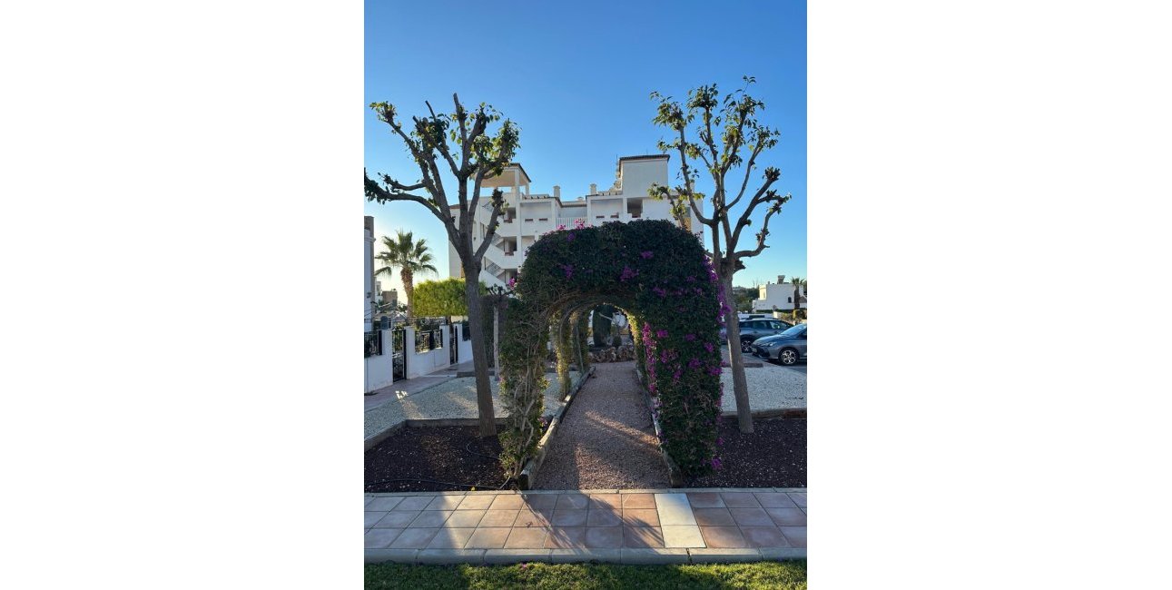 Resale - Apartment / flat -
Orihuela Costa - Campoamor