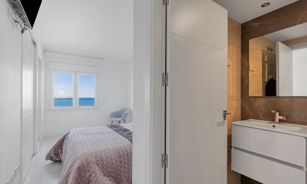 Resale - Apartment / flat -
Torrevieja - Punta prima