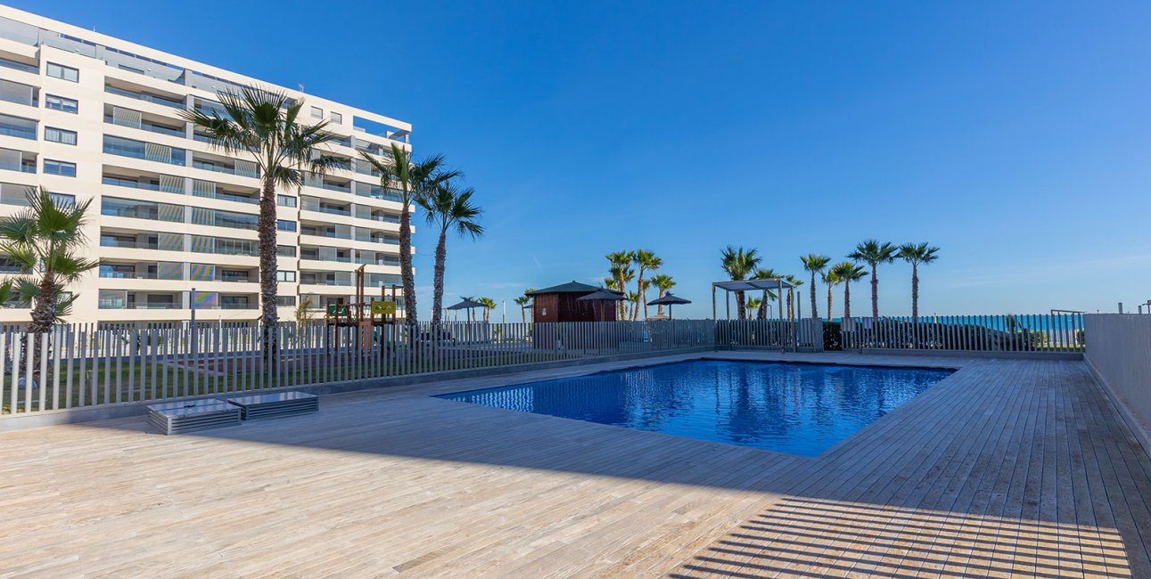 Resale - Apartment / flat -
Torrevieja - Punta prima