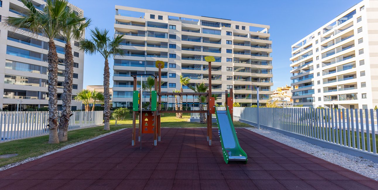 Resale - Apartment / flat -
Torrevieja - Punta prima