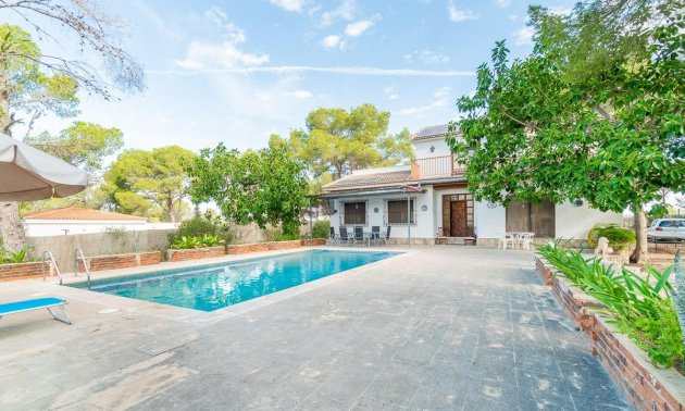 Resale - Villa -
Pilar de la Horadada - Pinar de Campoverde