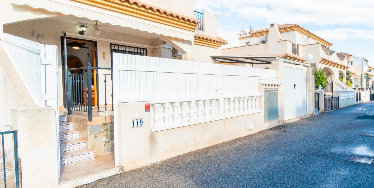 Resale - Villa -
Orihuela Costa - Playa Flamenca