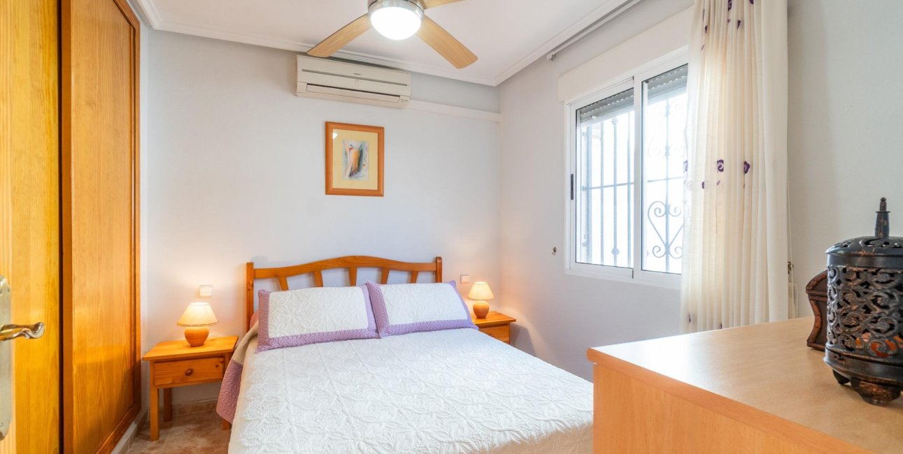 Resale - Villa -
Orihuela Costa - Playa Flamenca