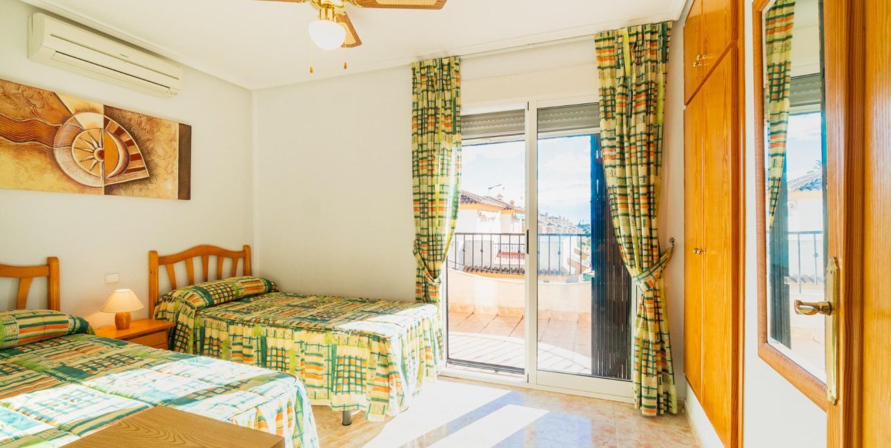 Resale - Villa -
Orihuela Costa - Playa Flamenca