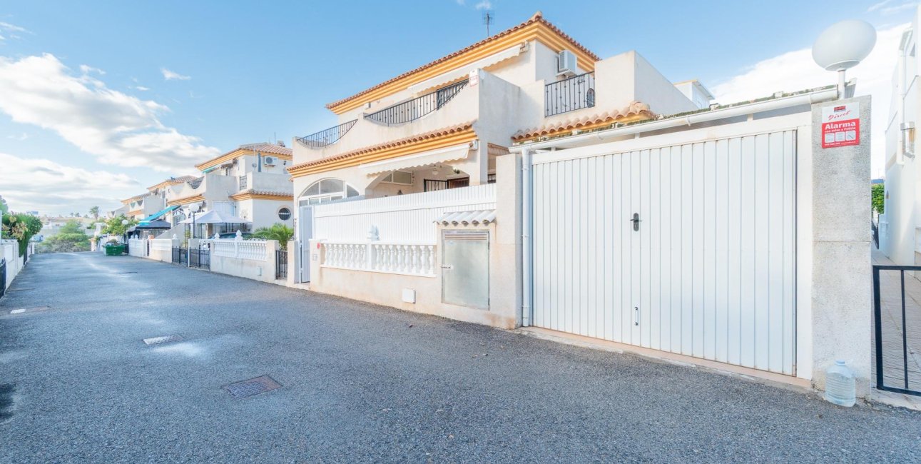 Resale - Villa -
Orihuela Costa - Playa Flamenca