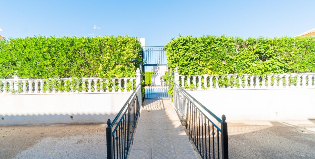 Resale - Villa -
Orihuela Costa - Playa Flamenca