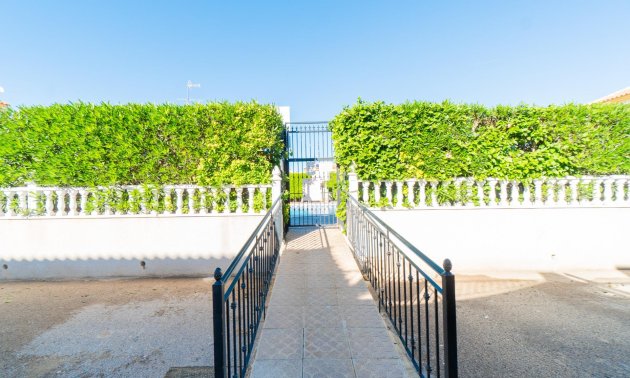 Resale - Villa -
Orihuela Costa - Playa Flamenca