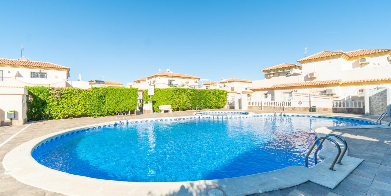 Resale - Villa -
Orihuela Costa - Playa Flamenca