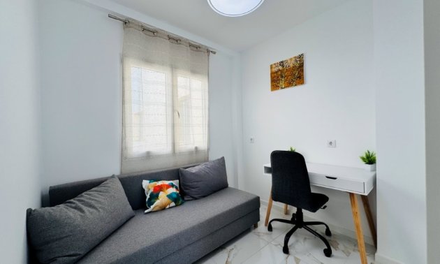 Resale - Apartment / flat -
Torrevieja - La Mata