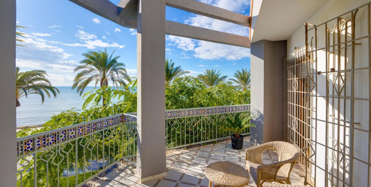 Resale - Villa -
Santa Pola