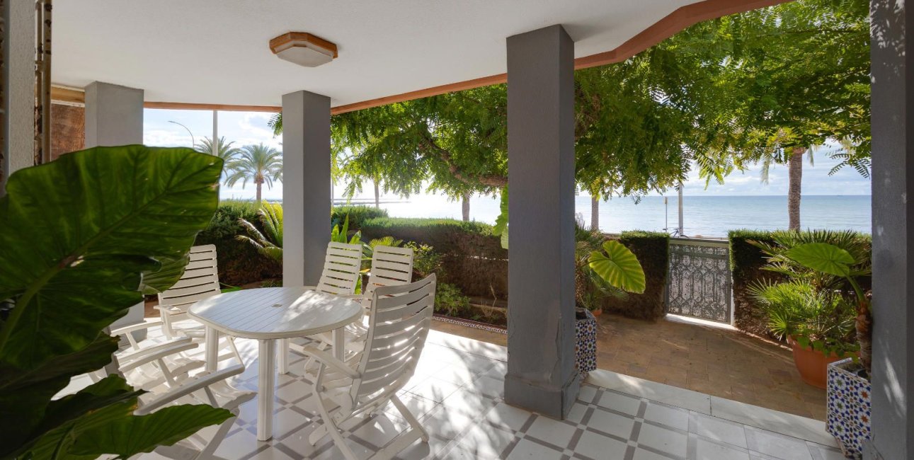 Resale - Villa -
Santa Pola