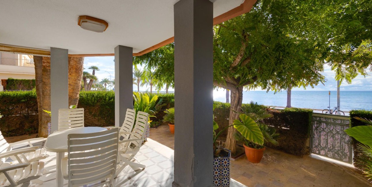 Resale - Villa -
Santa Pola