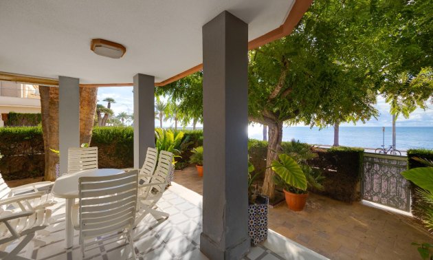 Resale - Villa -
Santa Pola