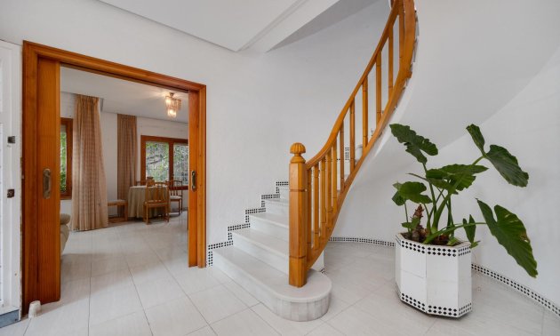 Resale - Villa -
Santa Pola