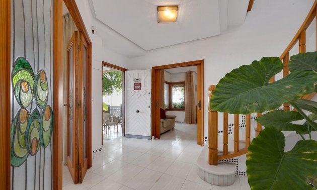 Resale - Villa -
Santa Pola