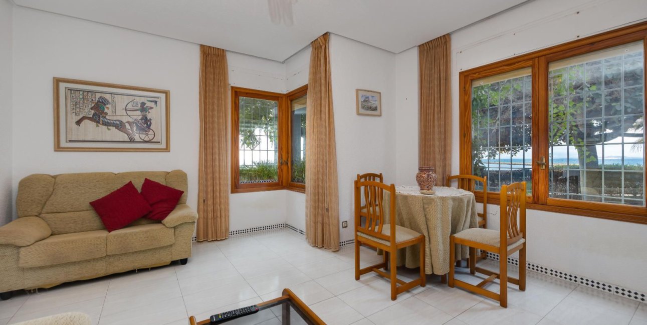 Resale - Villa -
Santa Pola