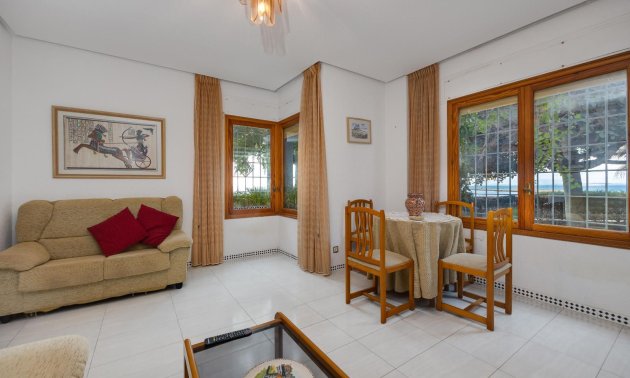 Resale - Villa -
Santa Pola