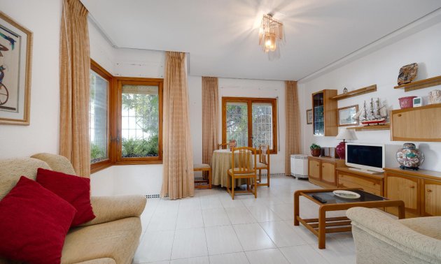 Resale - Villa -
Santa Pola