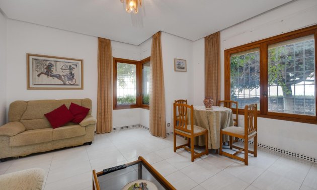 Resale - Villa -
Santa Pola