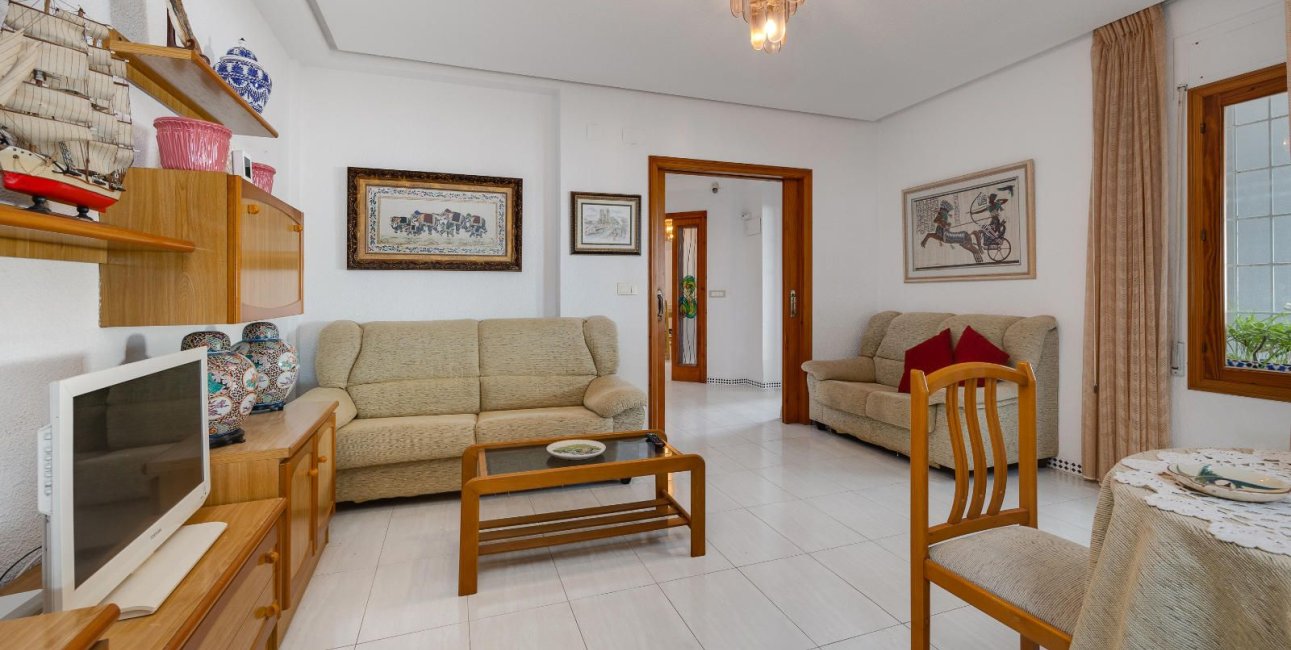Resale - Villa -
Santa Pola