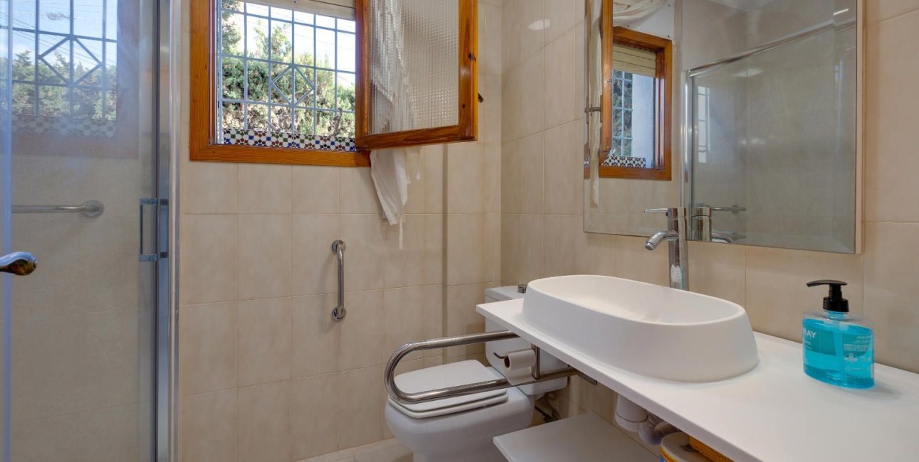 Resale - Villa -
Santa Pola